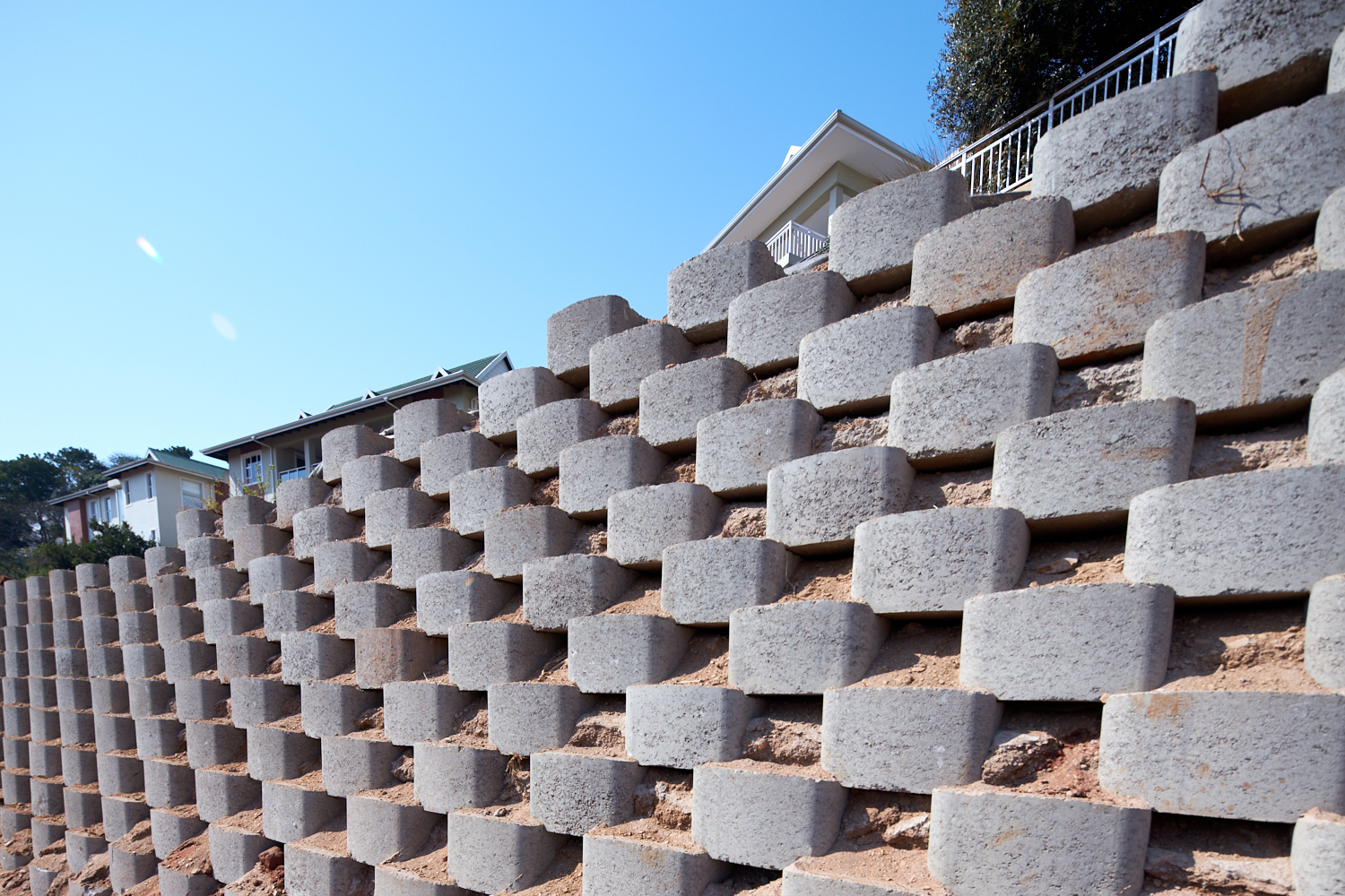 Corobrik GEOLOK concrete block installation taking place at Kindlewood Estate in Mount Edgecombe (1)