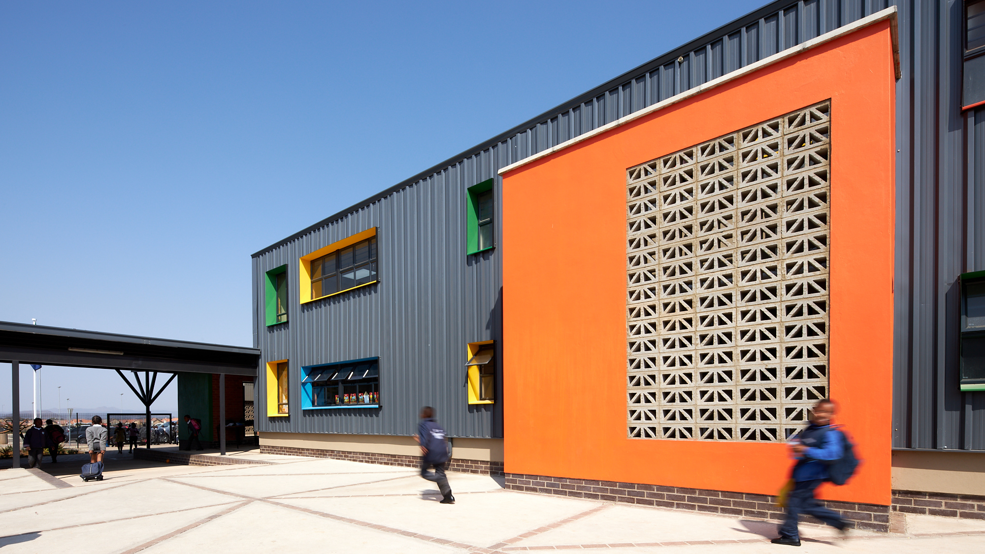 Corobrik Ruby Light & Onyx Satin face bricks and Nutmeg Pavers used for Waterkloof Hills School_Olivehill Architects
