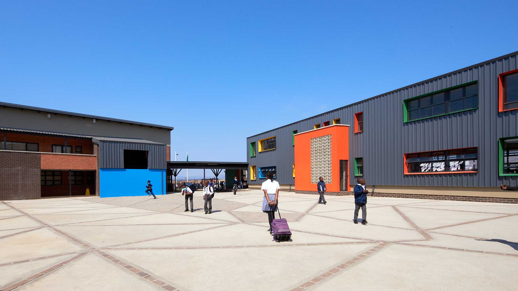 Corobrik Ruby Light & Onyx Satin face bricks and Nutmeg Pavers used for Waterkloof Hills School_Olivehill Architects