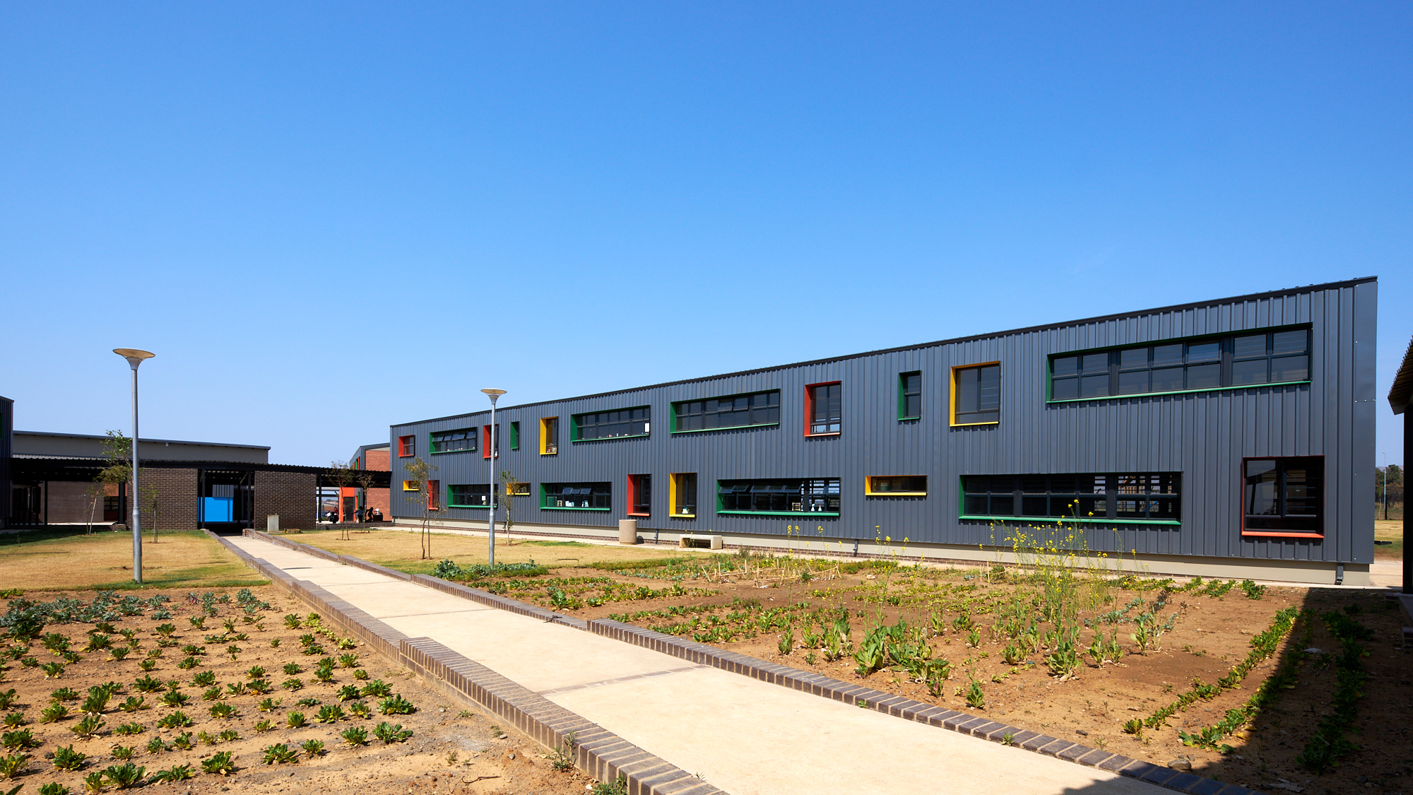 Corobrik Ruby Light & Onyx Satin face bricks and Nutmeg Pavers used for Waterkloof Hills School_Olivehill Architects