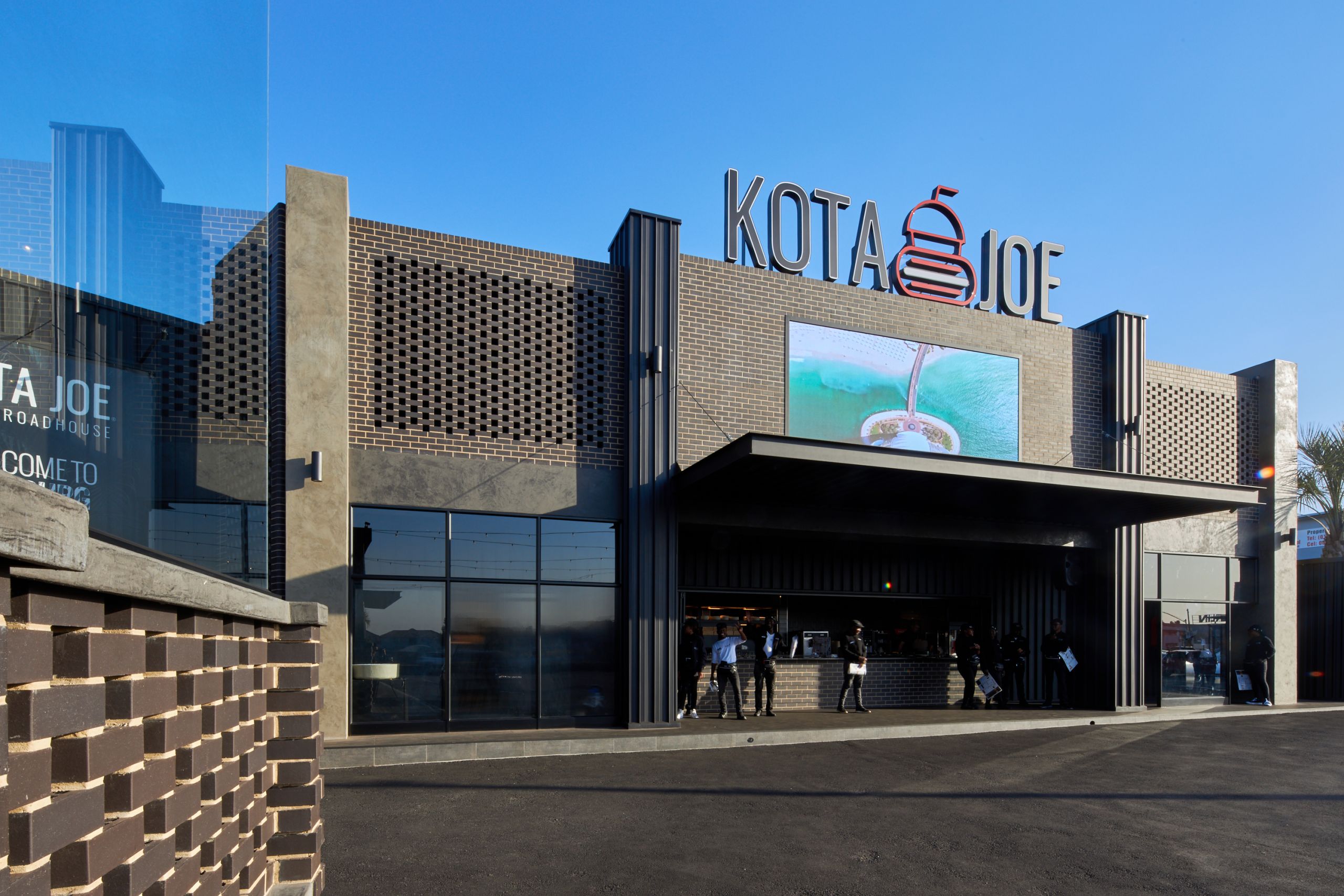 Hit and miss brick screen wall created with Corobrik Black Brick Satin for Kota Joe Roadhouse