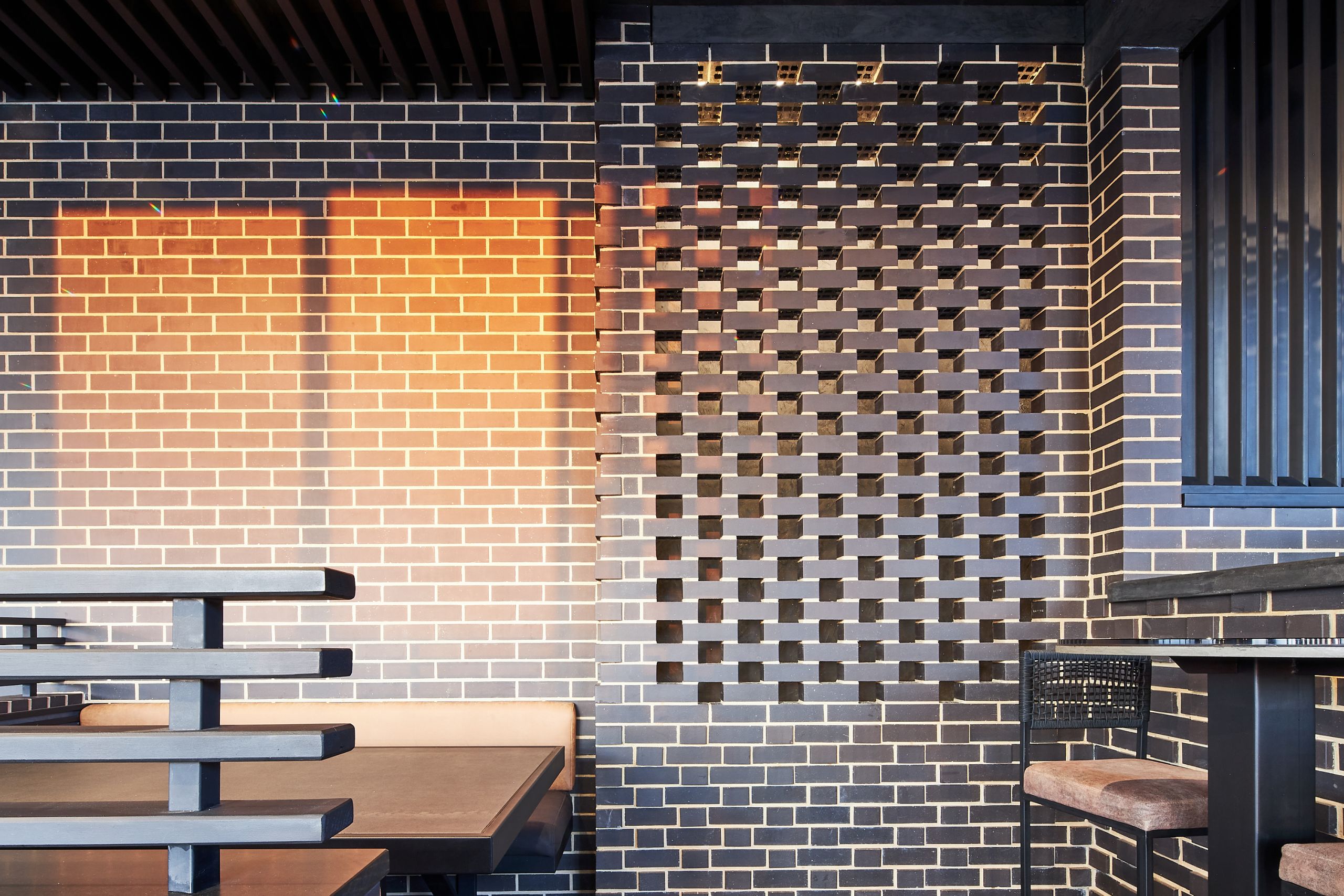 Hit and miss brick screen wall created with Corobrik Black Brick Satin for Kota Joe Roadhouse