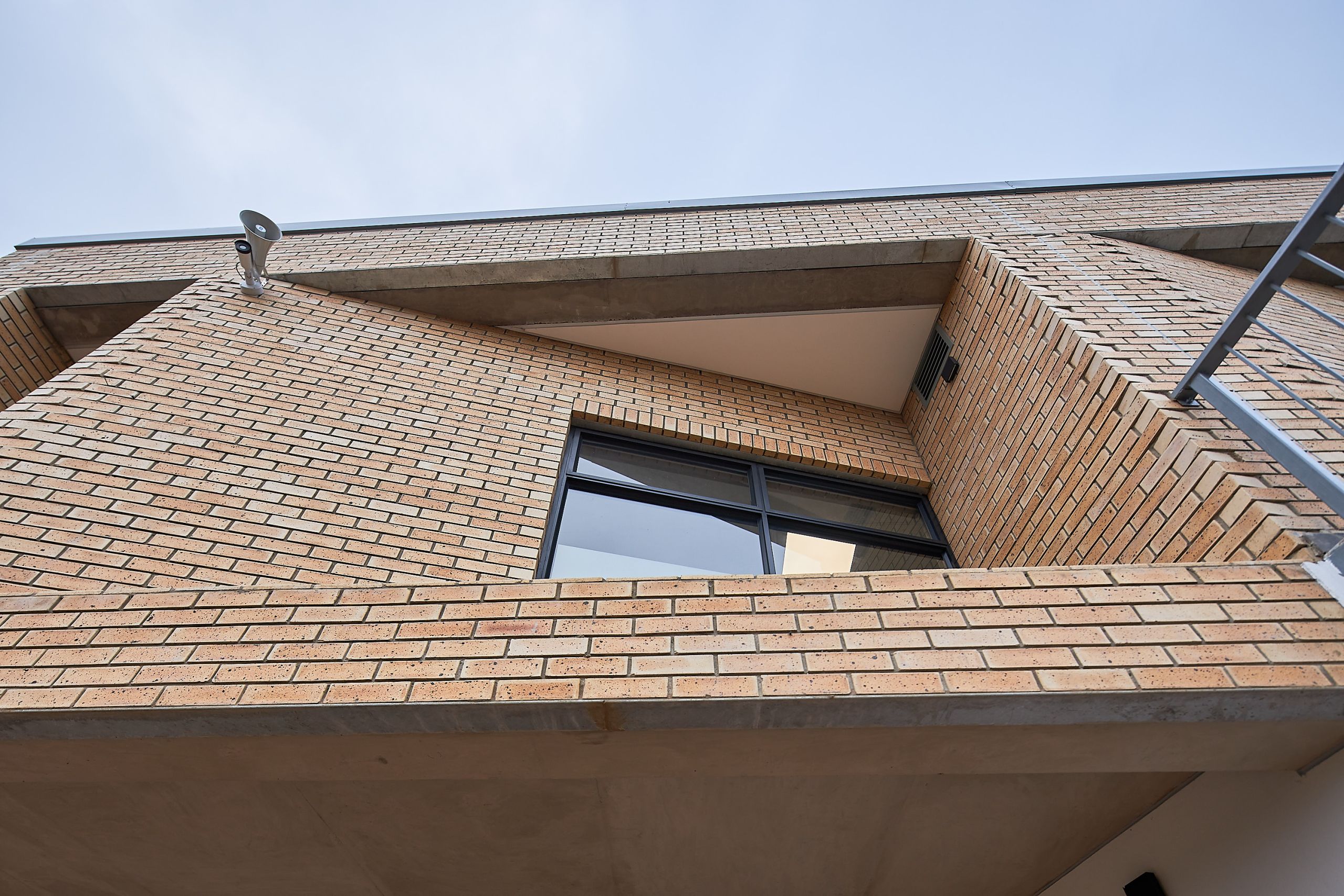 Creative use of Corobrik face brick for Curro Northriding