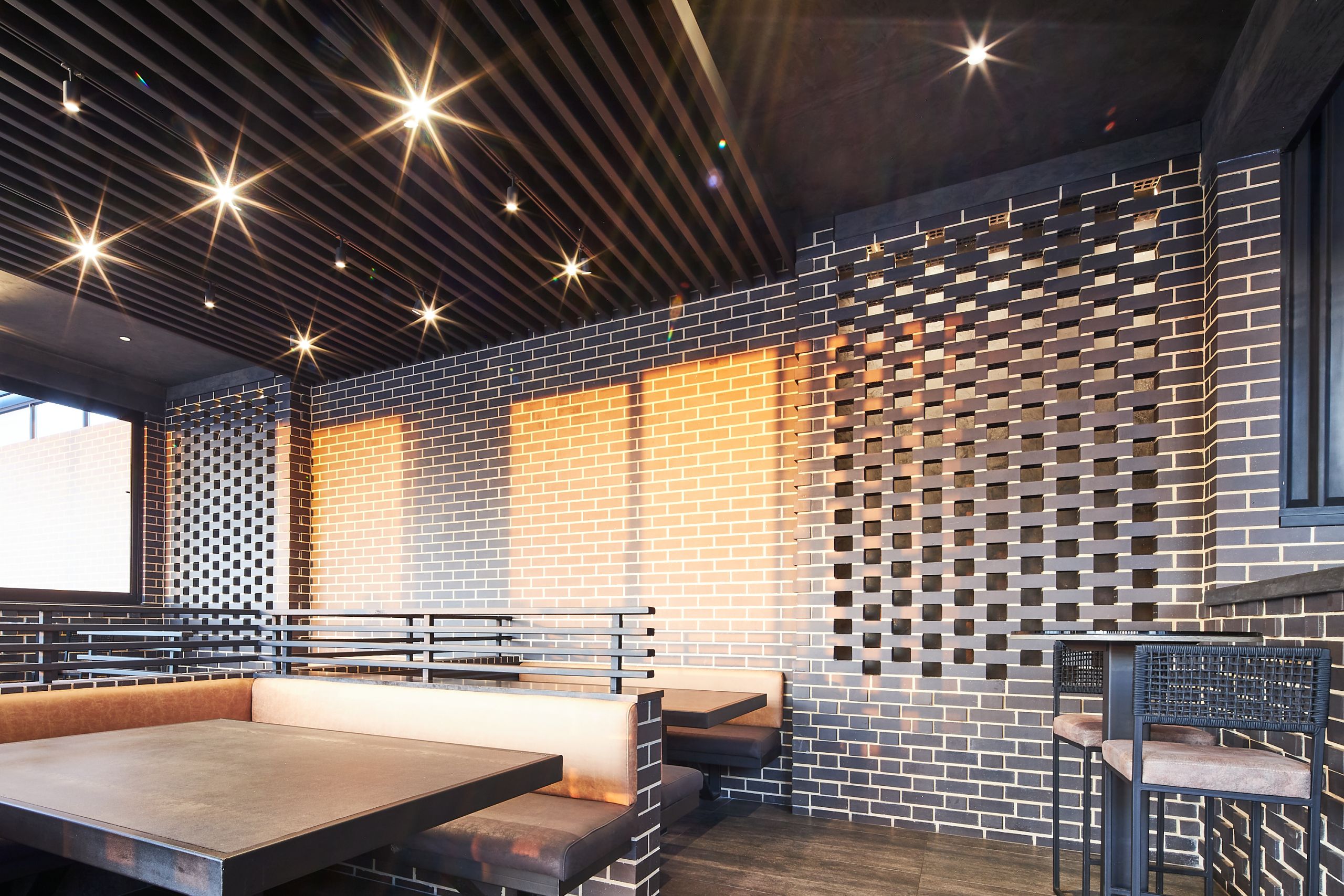 Hit and miss brick screen wall created with Corobrik Black Brick Satin for Kota Joe Roadhouse
