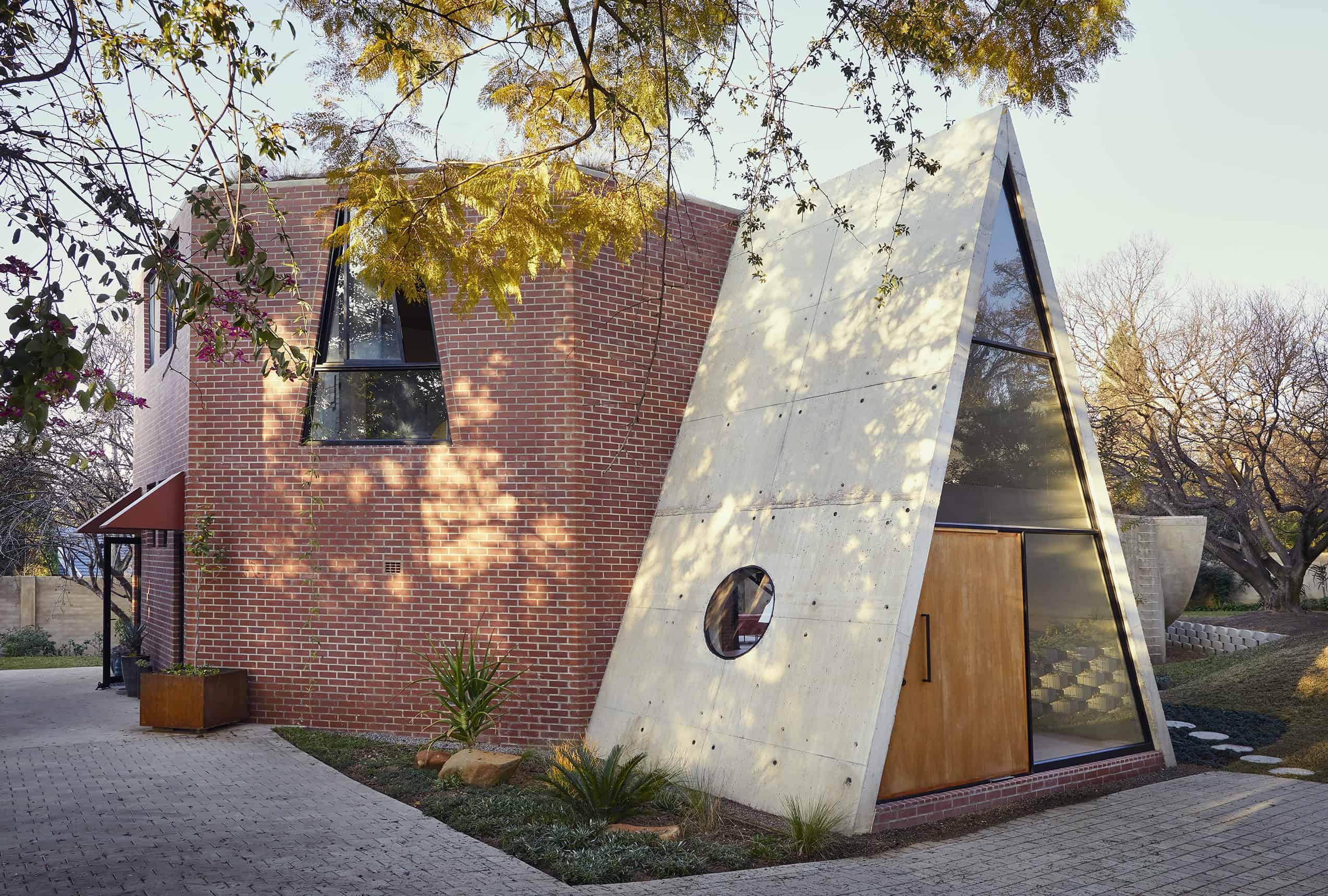 Primary Shapes House: Redefining Geometry in Architecture